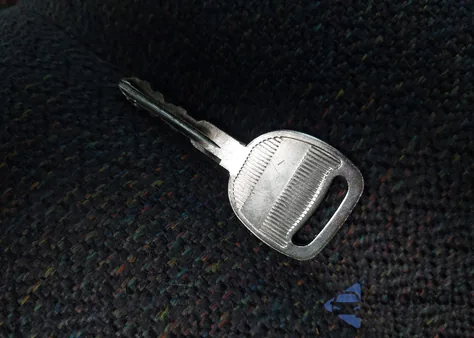 2004 Chevrolet Silverado 1500 z USA, uszkodzony, nr VIN 1GCEC14T54Z261553